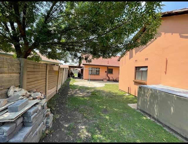 3 BEDROOM HOUSE FOR SALE IN KOSMOSPARK